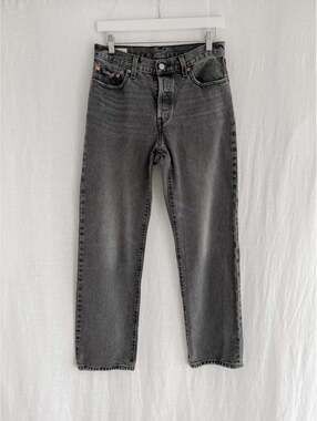 LEVI'S - SIZE 27